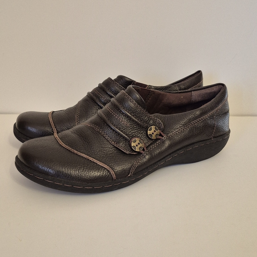 Clarks Women's Fianna Loafer Size 9 Flat Slip On Shoe Brown Leather Comfy Casual